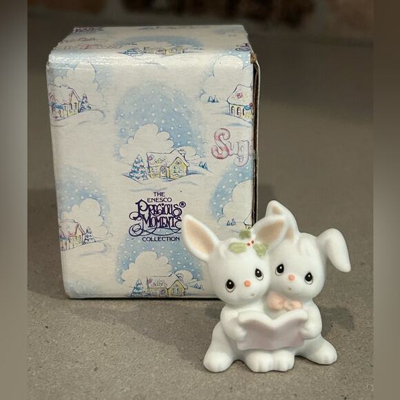 Precious moments sugar town caroling bunnies in box mistletoe Christmas holiday - Picture 2 of 5